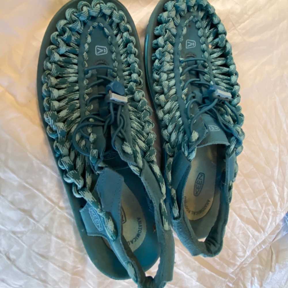 Keen women’s 9.5 Uneek sandal